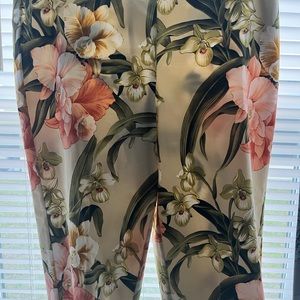 Tommy Bahama flower capri with side zipper